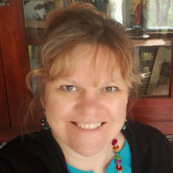 Meet your Posher, Heidi - Picture 1 of 1